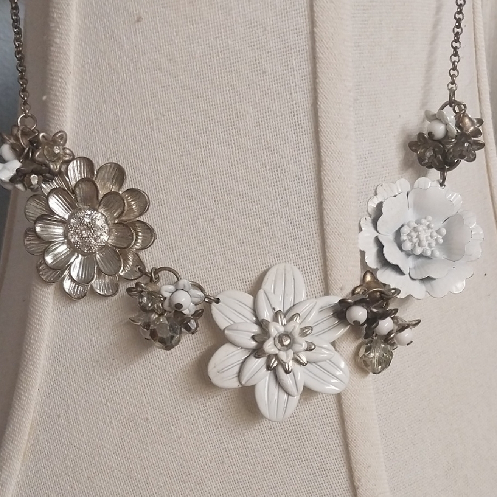 Vintage White and Silver Floral Necklace